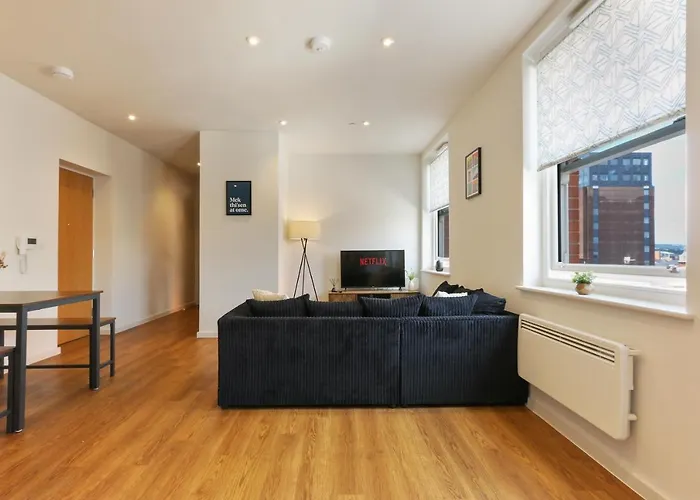 Modern 2-Bed Apartment, Free Parking, City Centre, Netflix & Pet Friendly - Hosted By Stay Host Save